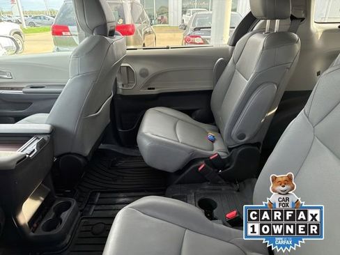 Used 2024 Toyota Sienna XLE image 5