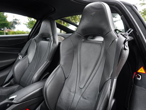 Used 2018 McLaren 720S Luxury RWD image 21
