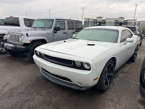 Used 2014 Dodge Challenger R/T RWD image 6