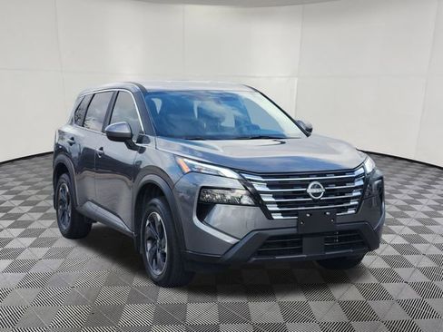 Used 2025 Nissan Rogue SV image 2