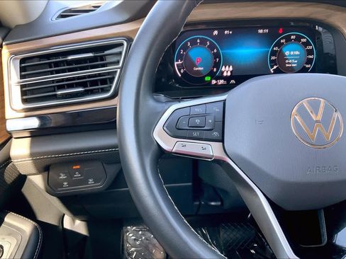 Used 2024 Volkswagen Atlas SE AWD/4WD image 23