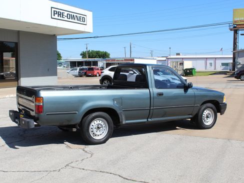 Used 1992 Toyota Pickup Deluxe RWD image 4