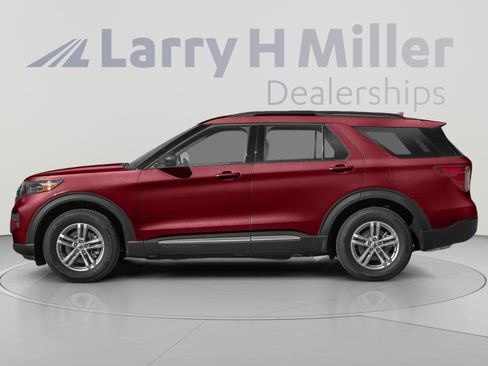 Used 2023 Ford Explorer XLT w/ Equipment Group 202A AWD/4WD image 3