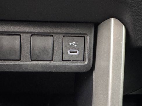 Used 2023 Toyota Corolla Cross LE image 32