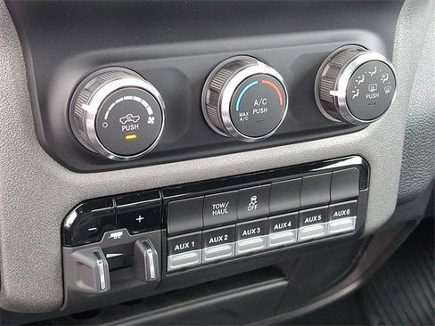 Used 2024 RAM 2500 Tradesman w/ Chrome Appearance Group image 10