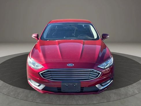 Used 2017 Ford Fusion SE w/ Equipment Group 201A image 2