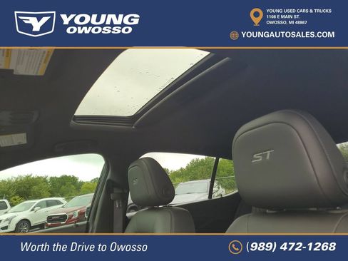 Used 2025 Buick Envista Sport Touring w/ Experience Buick Package FWD image 9