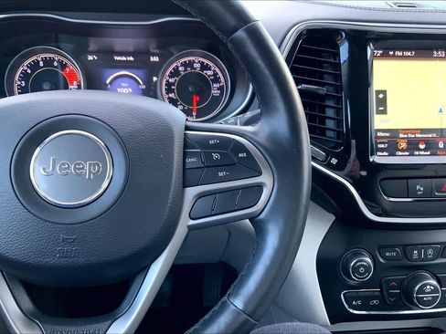 Used 2020 Jeep Cherokee Limited image 25