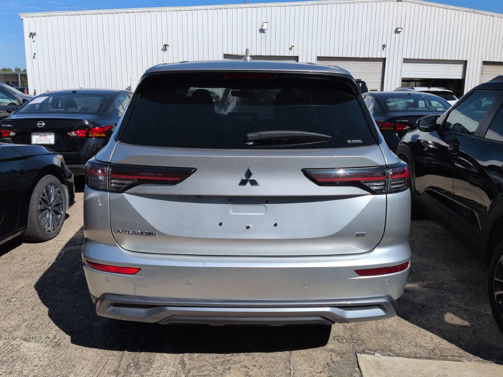 Used 2025 Mitsubishi Outlander SE AWD/4WD image 2