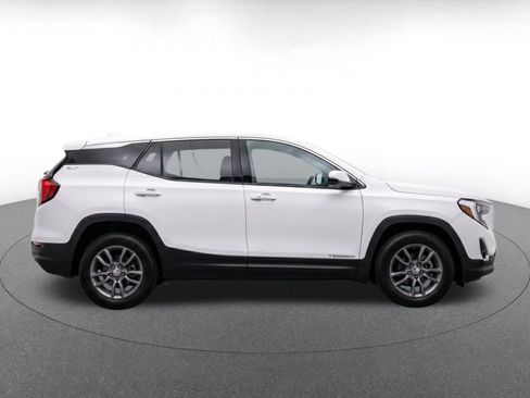 Used 2024 GMC Terrain SLT AWD/4WD image 8