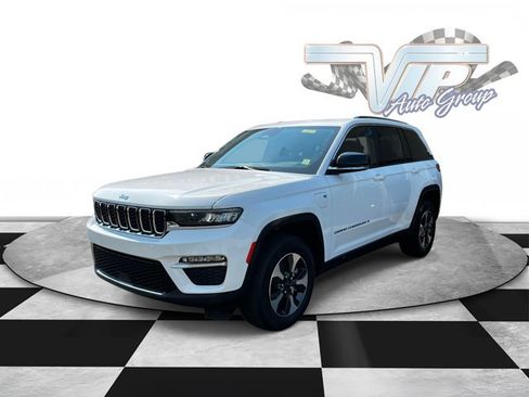 Used 2023 Jeep Grand Cherokee 4WD 4xe image 2