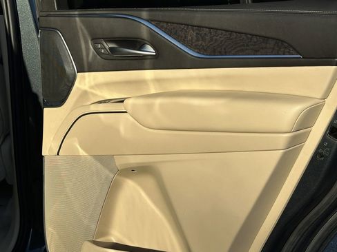 Used 2022 Cadillac Escalade Premium Luxury image 21