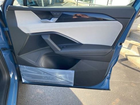 New 2025 Volkswagen Tiguan SE w/ Panoramic Sunroof Package image 44