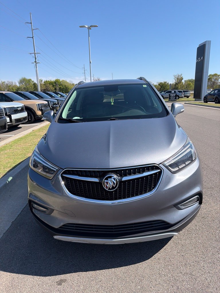Used 2019 Buick Encore Essence FWD image 2