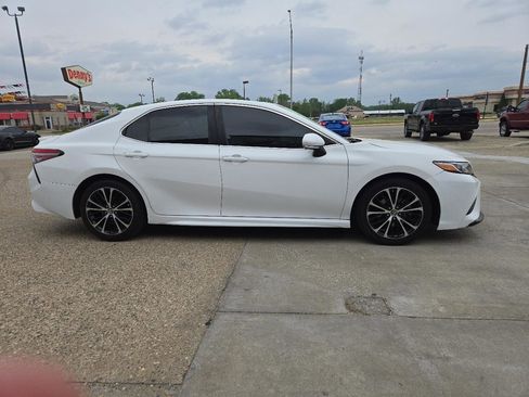 Used 2018 Toyota Camry SE w/ Moonroof Package FWD image 5