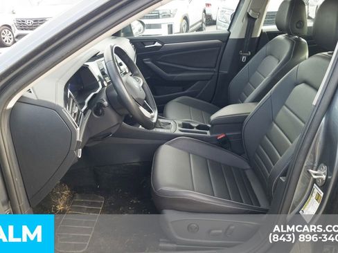 Used 2024 Volkswagen Jetta SE image 15