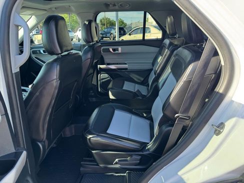 Used 2024 Ford Explorer XLT w/ Equipment Group 202A AWD/4WD image 9