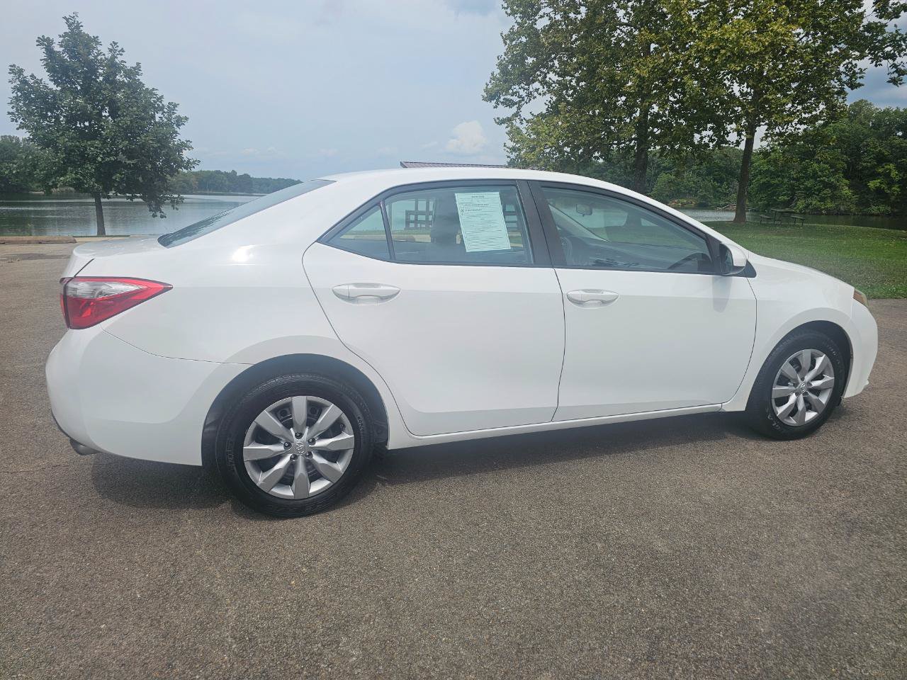 Used 2015 Toyota Corolla LE FWD image 4