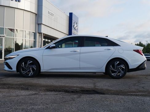 Used 2025 Hyundai Elantra Limited FWD image 13