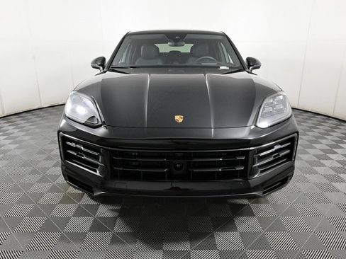 Used 2025 Porsche Cayenne Coupe image 39