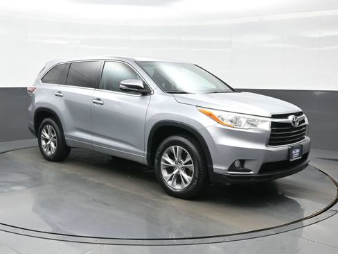Used 2014 Toyota Highlander Plus FWD image 8