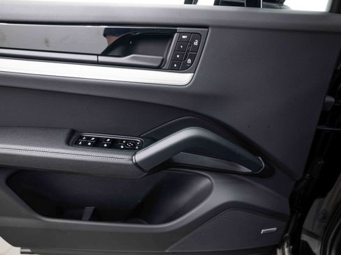 Certified 2026 Porsche Cayenne AWD/4WD image 22