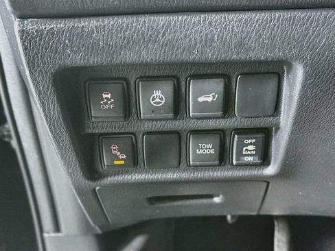 Used 2018 Nissan Pathfinder Platinum FWD image 12