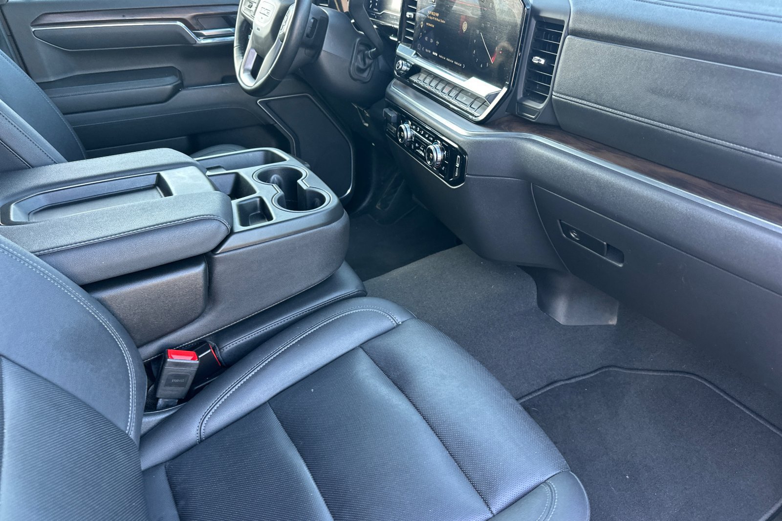 Used 2025 GMC Sierra 1500 SLT AWD/4WD image 19
