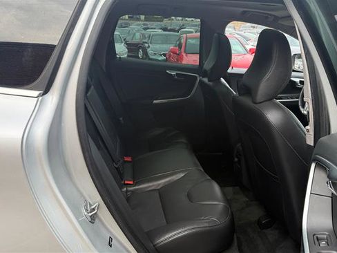 Used 2016 Volvo XC60 T5 Premier image 11