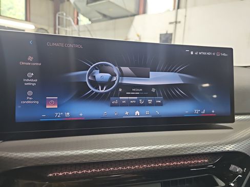 New 2025 BMW 330i xDrive Sedan w/ Convenience Package image 23