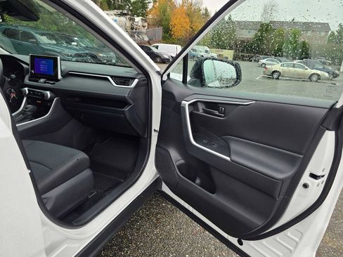 Certified 2025 Toyota RAV4 LE image 10