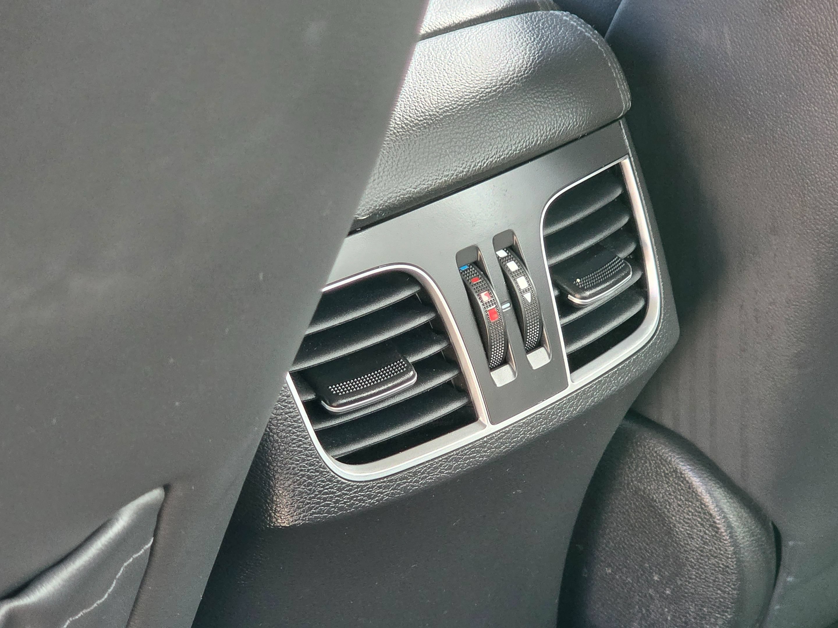 Used 2018 Genesis G80 3.8 RWD image 19