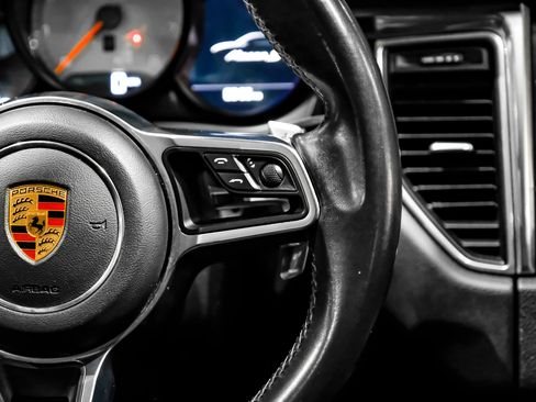 Used 2018 Porsche Macan S image 16
