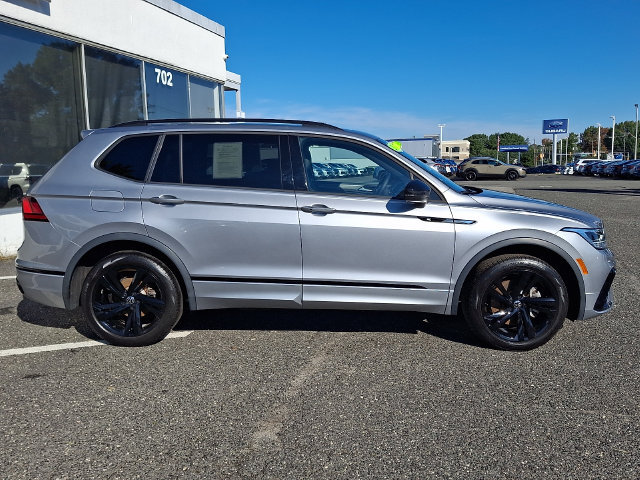 Used 2024 Volkswagen Tiguan SE R-Line AWD/4WD image 7
