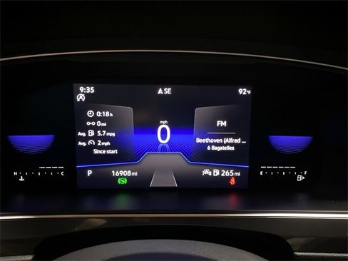 Used 2022 Volkswagen Tiguan SE image 9