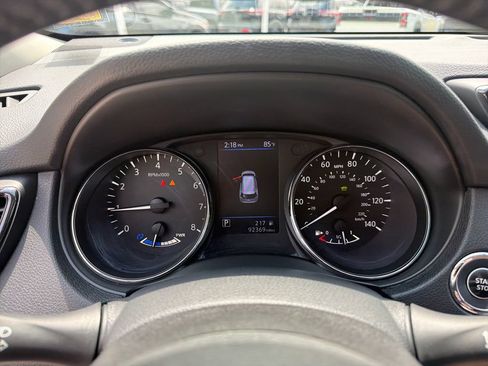Used 2018 Nissan Rogue SV FWD image 23