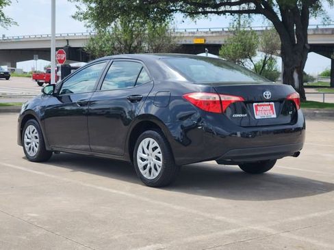 Used 2018 Toyota Corolla LE image 4