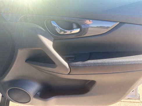 Used 2017 Nissan Rogue SV AWD/4WD image 34