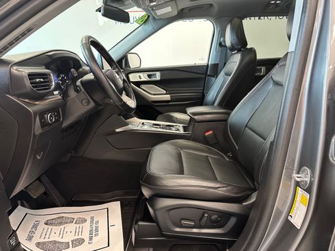 Used 2023 Ford Explorer Limited w/ Limited Technology Package AWD/4WD image 11