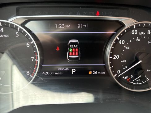 Used 2025 Nissan Pathfinder SV FWD image 27