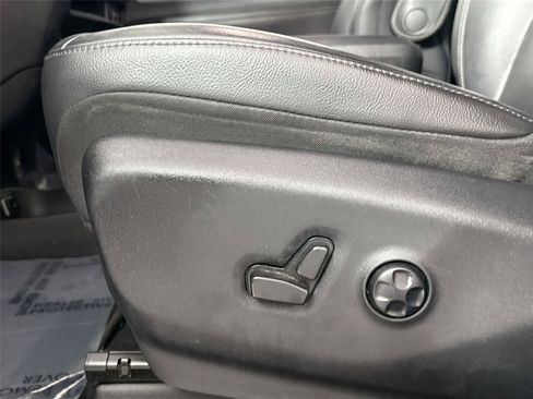 Used 2020 Chrysler Pacifica Touring-L Plus FWD image 29