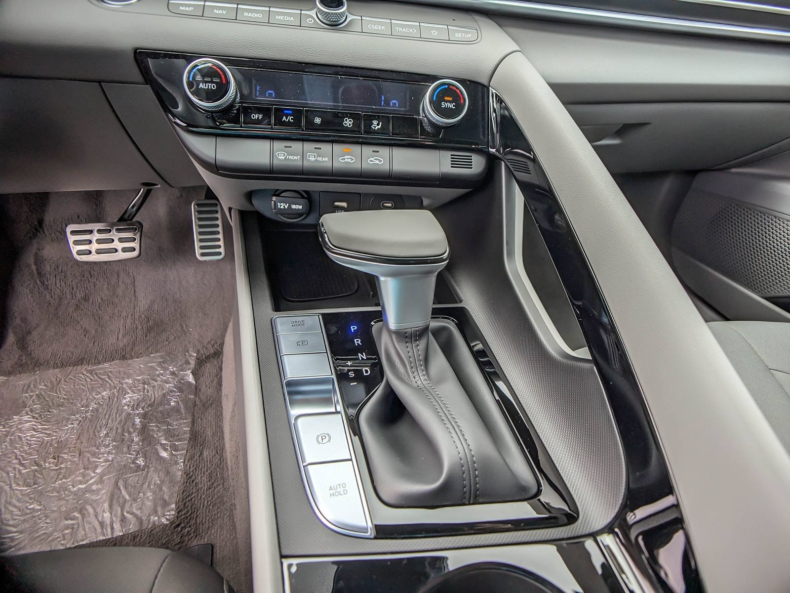 New 2025 Hyundai Elantra SEL FWD image 23