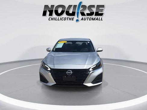 Used 2023 Nissan Altima 2.5 SV FWD image 3