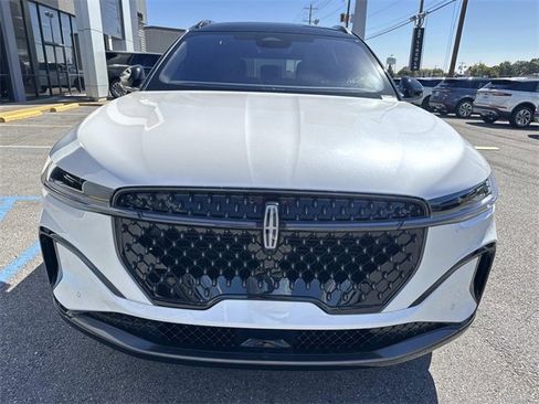 New 2026 Lincoln Nautilus Reserve image 2