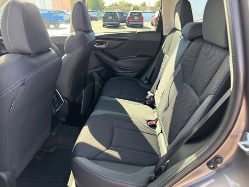 Used 2023 Subaru Forester Premium image 17