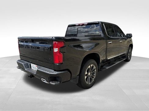 Used 2023 Chevrolet Silverado 1500 High Country w/ Technology Package AWD/4WD image 3