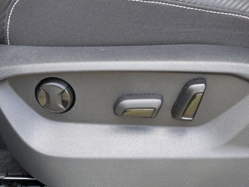 New 2026 Volkswagen Atlas Cross Sport SE FWD image 21