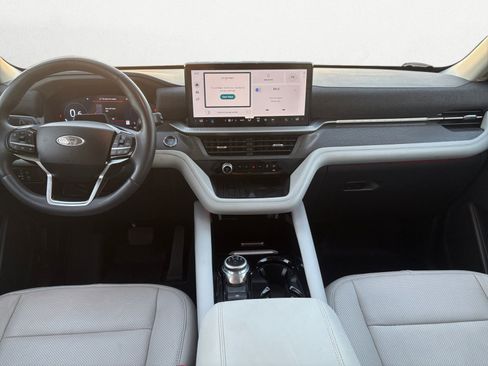 Used 2025 Ford Explorer Platinum w/ Ultimate Package AWD/4WD image 10