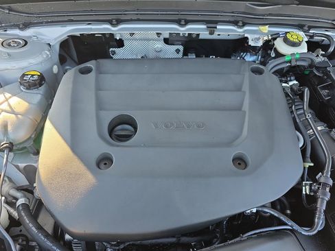 Certified 2023 Volvo XC40 B5 Plus w/ Driver Assist Package image 33