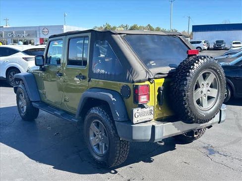 Used 2010 Jeep Wrangler Mountain image 5